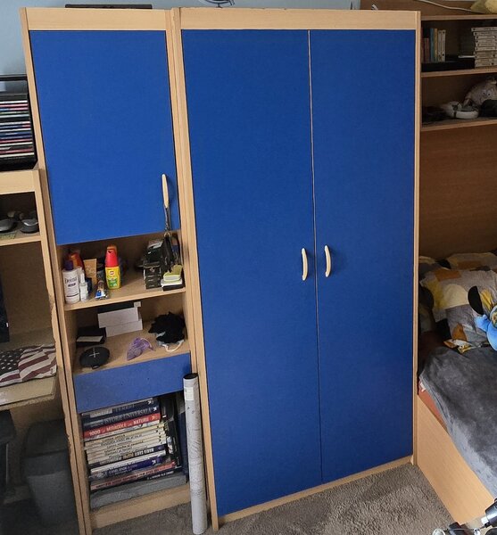 Dulap 2 usi + soldat rafturi si o usa.